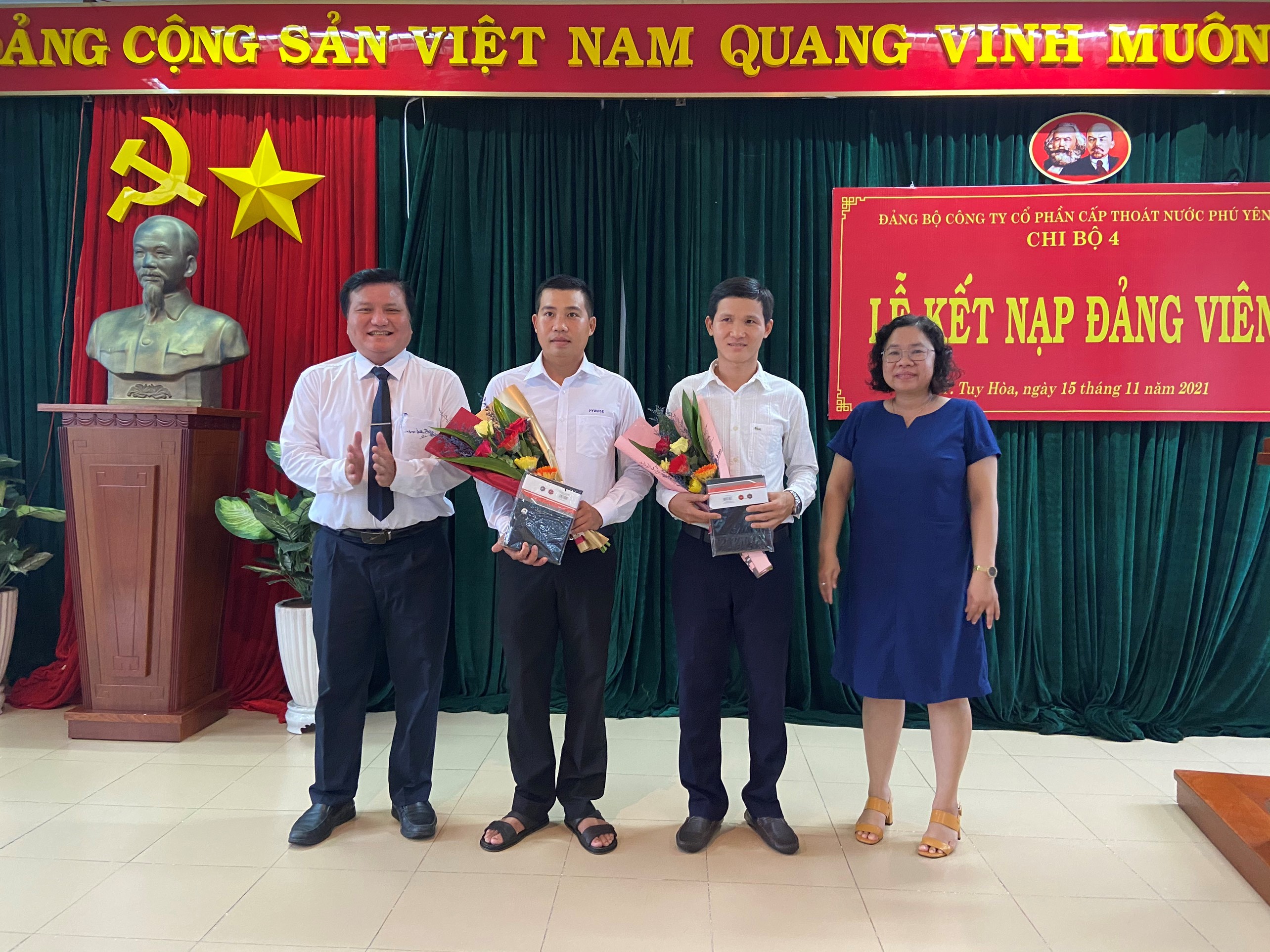 Đảng bộ Công ty cổ phần Cấp thoát nước Phú Yên đã tổ chức Lễ kết nạp 03 đảng viên mới.