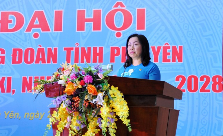 Đồng chí Thái Thu Xương, Phó Chủ tịch Tổng LĐLĐ Việt Nam  phát biểu chỉ đạo tại đại hội. Ảnh: ANH NGỌC